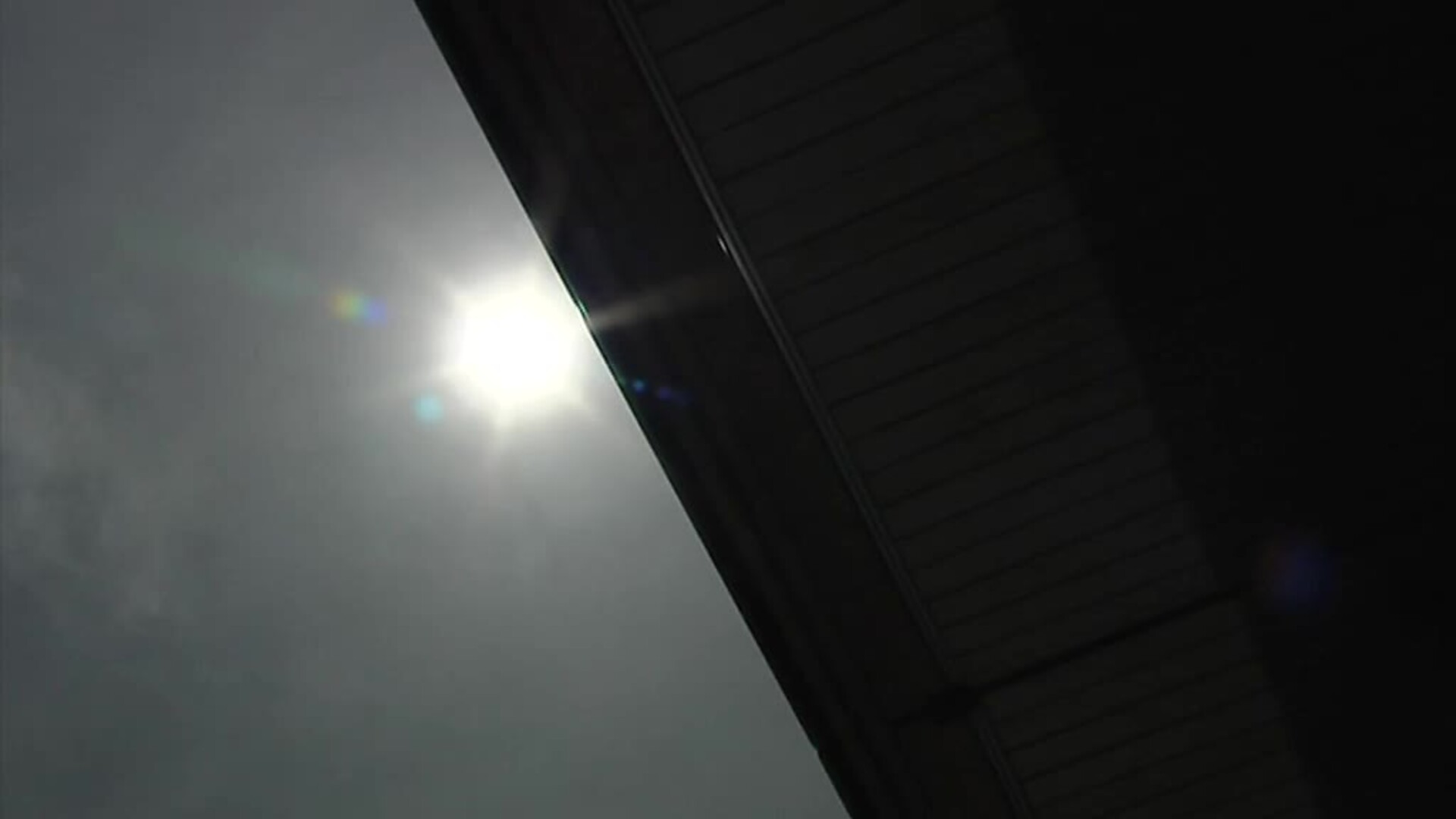 Ya se puede vivir en el desierto con una casa de vidrio sostenible