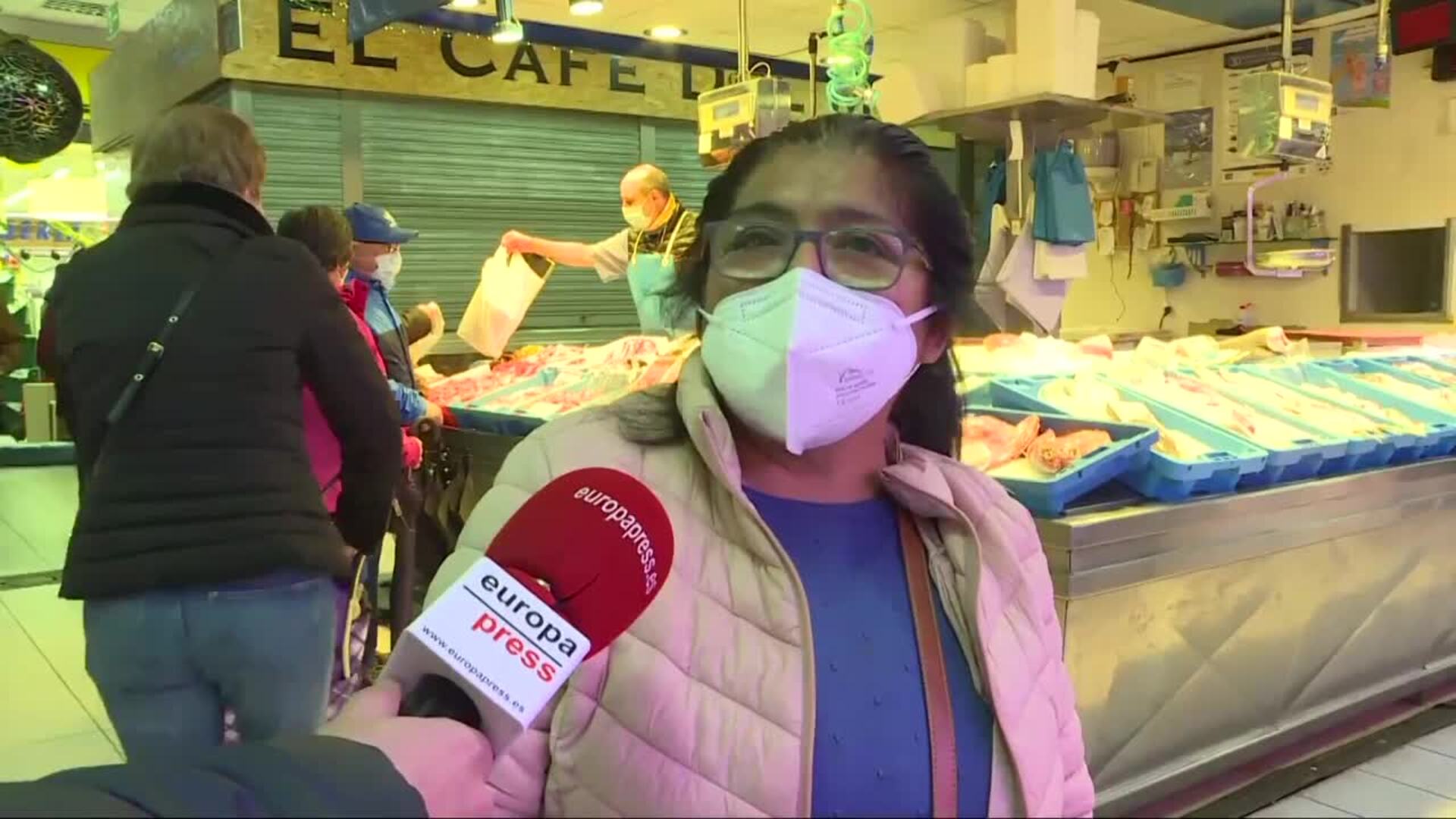 La subida de precios y la vuelta de mascarillas en exteriores marcan la Nochebuena