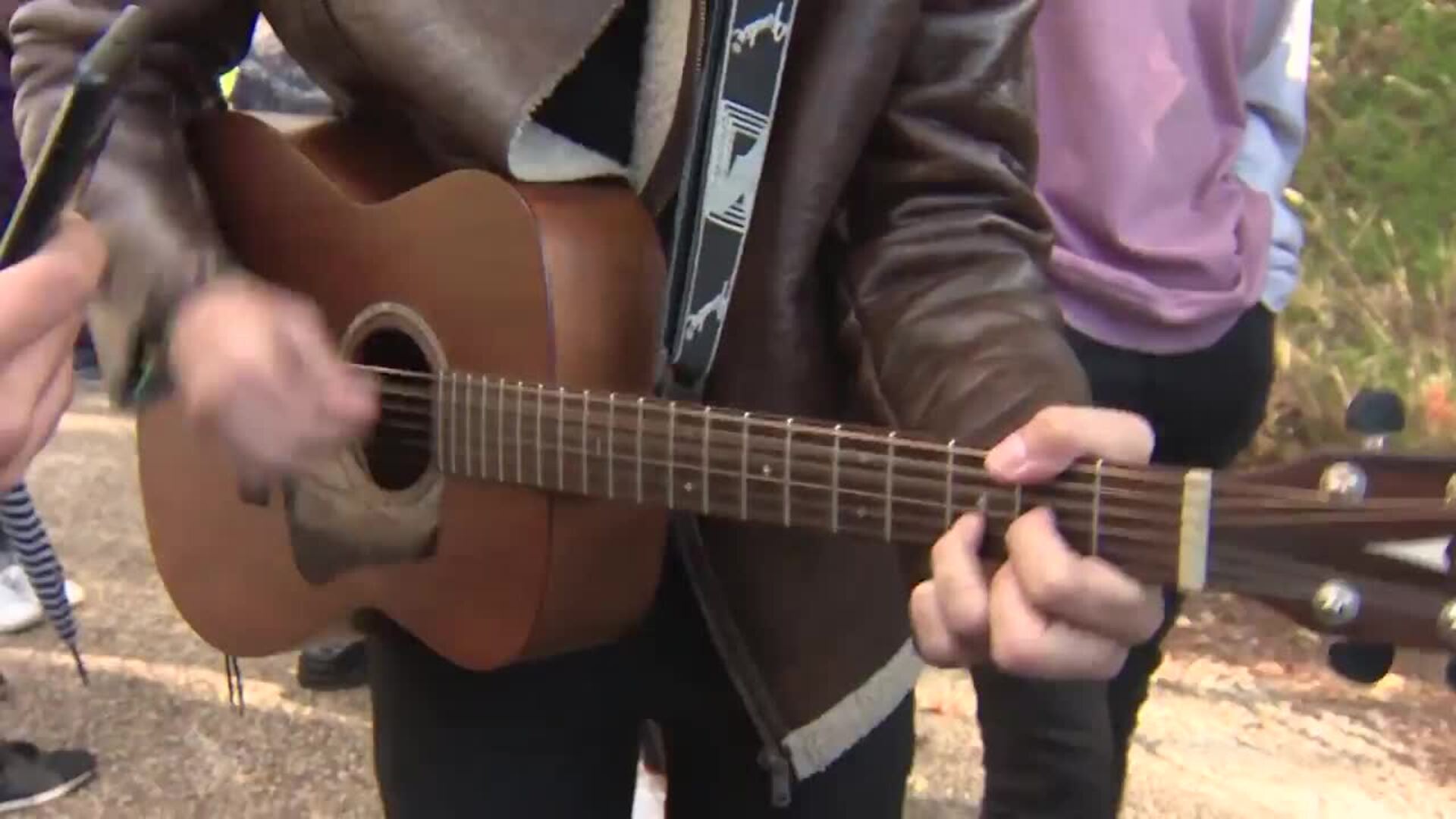 Miles de jóvenes acuden al casting de Operación Triunfo en Madrid