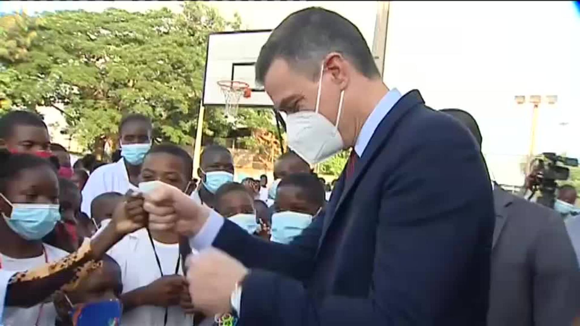 Primera parada de la gira de Pedro Sánchez por África