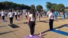 Soldados indios de la Fuerza Provisional de las Naciones Unidas celebran el Día Internacional del Yoga en el Líbano