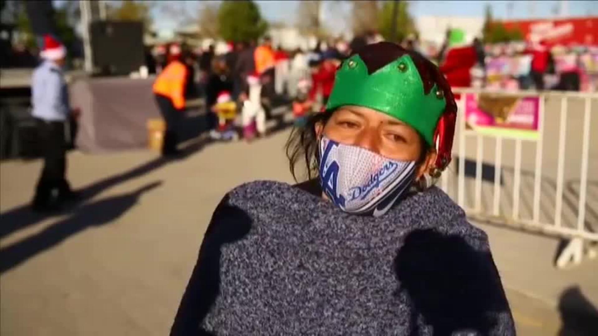 Bomberos de México reparten más de 50.000 regalos entre familias con dificultades económicas