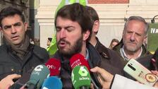 Abascal acusa a Sánchez de "querer triturarlo todo" y pide su dimisión