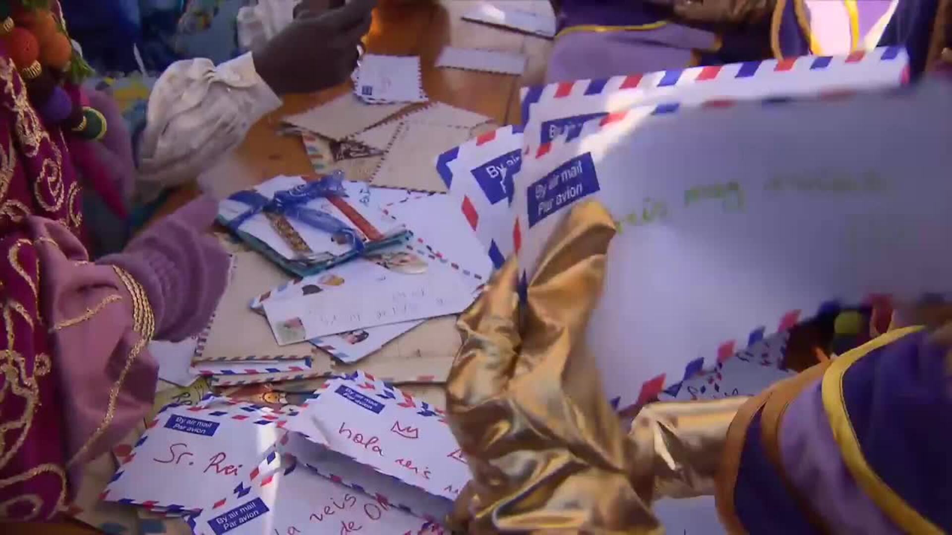 Los Reyes Magos viajan en lancha rumbo a Barcelona