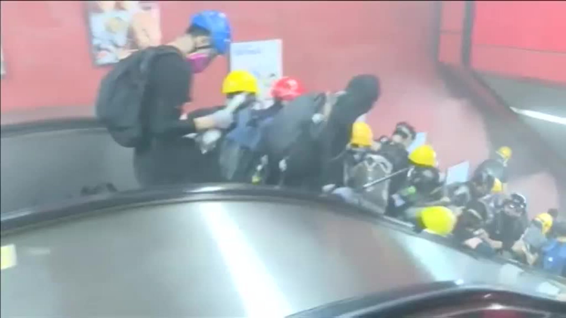 El aeropuerto de Hong Kong cancela todos sus vuelos por las protestas