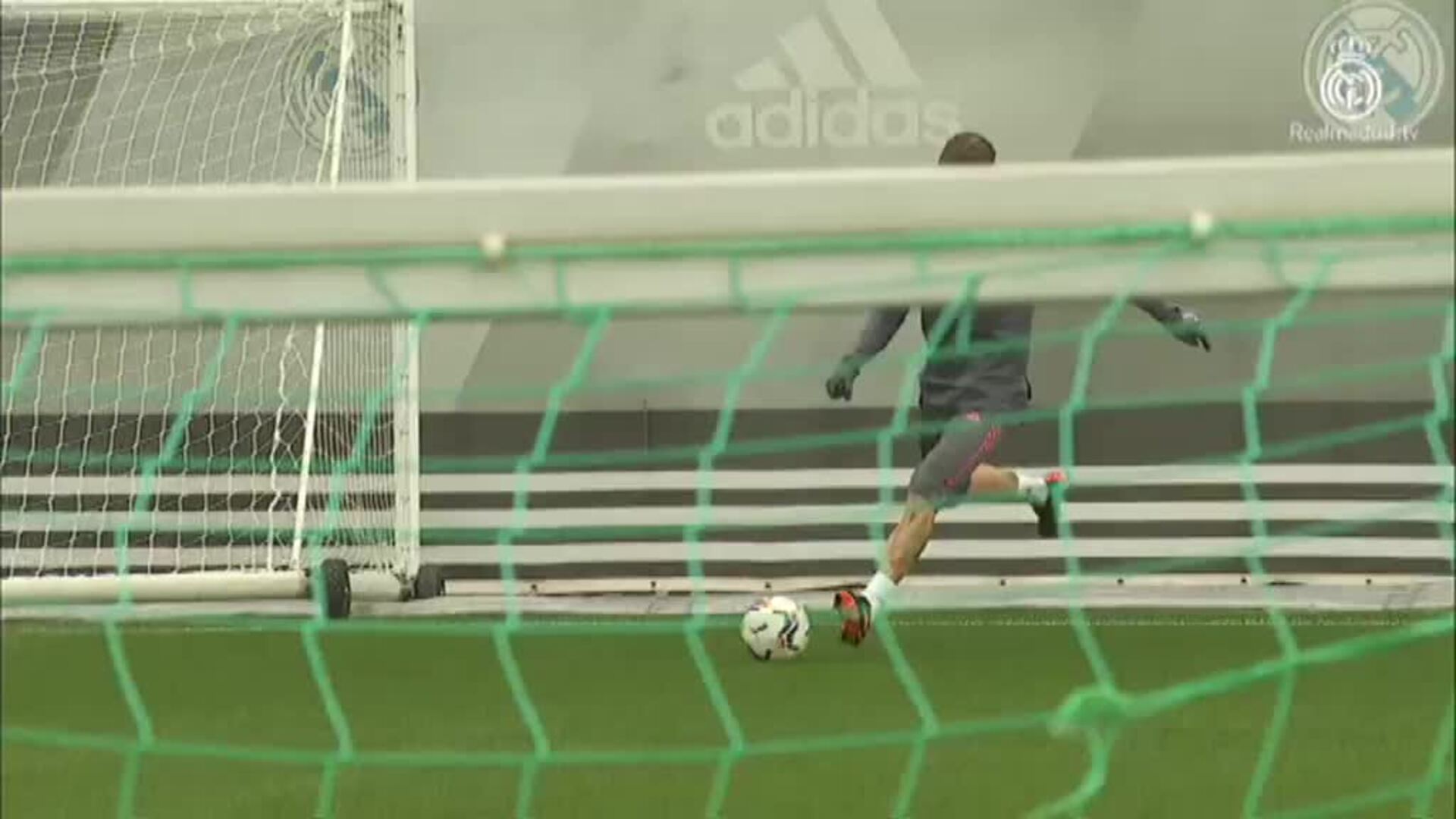 Sergio Ramos entrena duro en solitario para volver cuanto antes