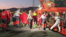 Un fallecido a bordo de un cayuco con 171 ocupantes rescatado a 280 kilómetros de Canarias