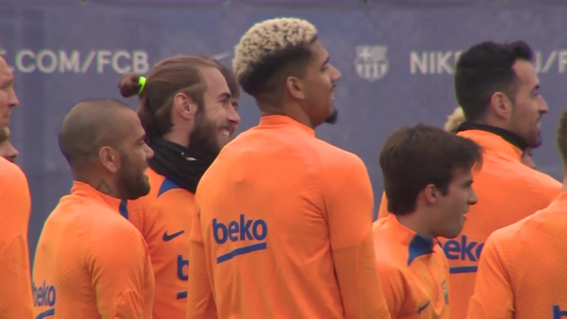 Último entrenamiento del FC Barcelona antes de disputar el derbi con el Espanyol