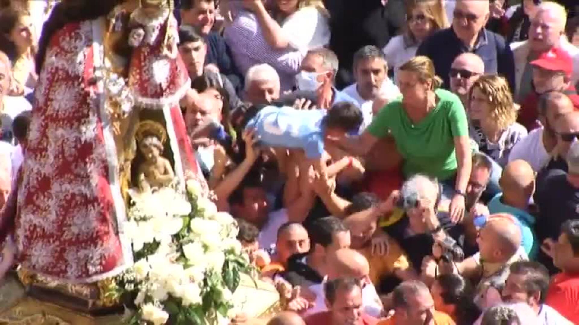 Valencia celebra &#039;emocionada&#039; el regreso de la Virgen de los Desamparados