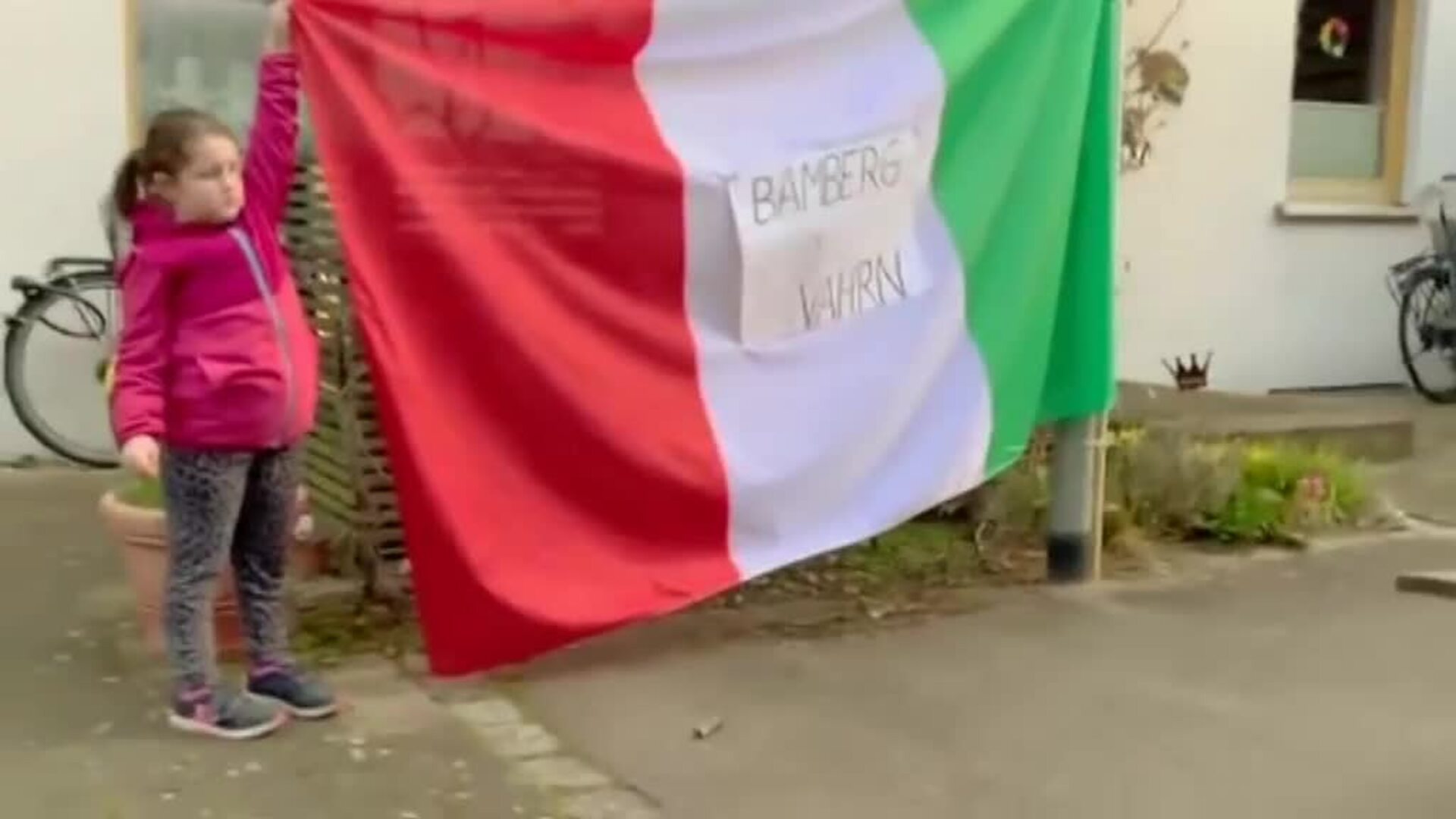 Profesional sanitario protegido ante el coronavirus en Alemania