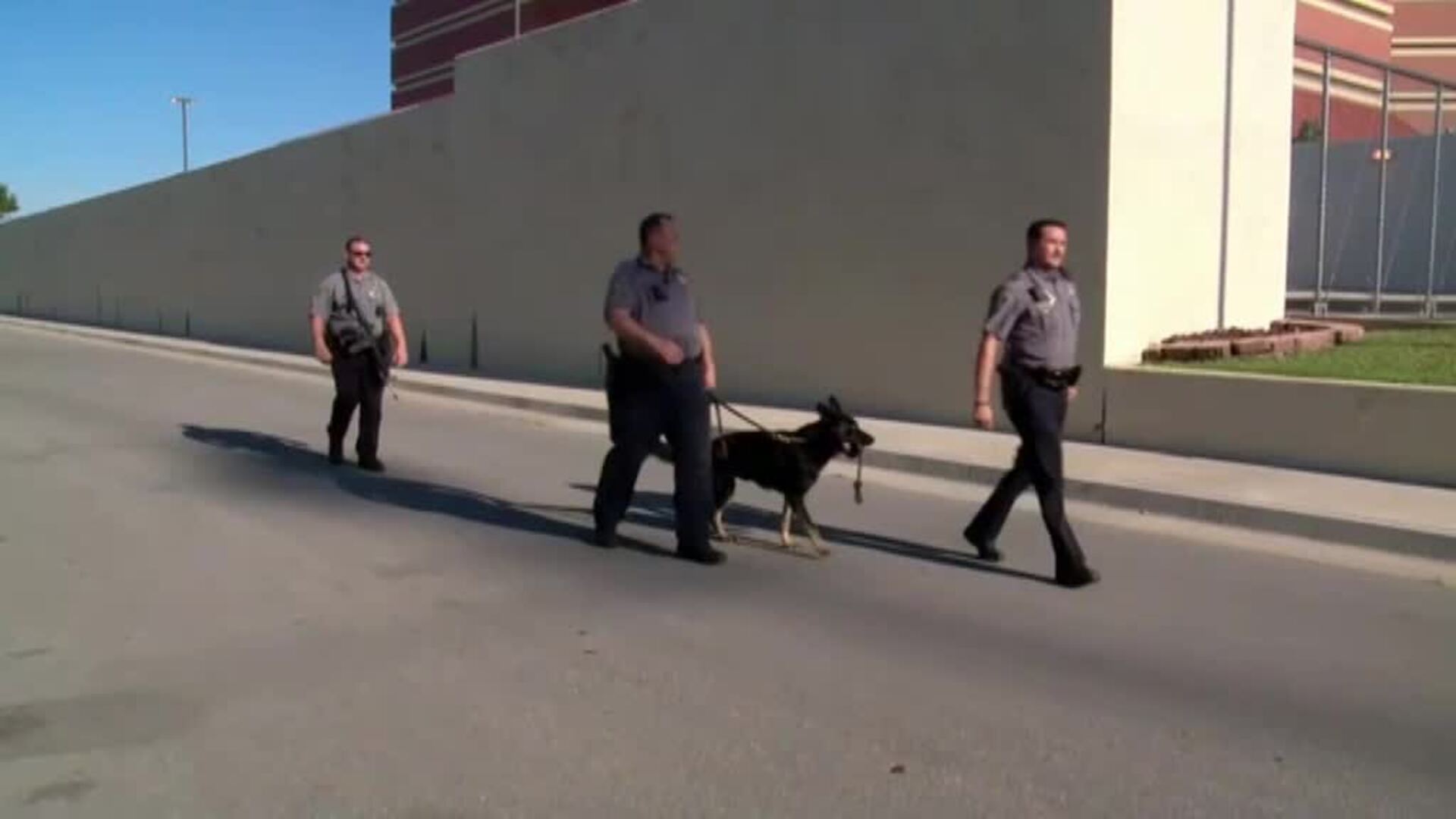 Dos presos huyen de la cárcel de Oklahoma descolgándose por una cuerda hecha con sábanas