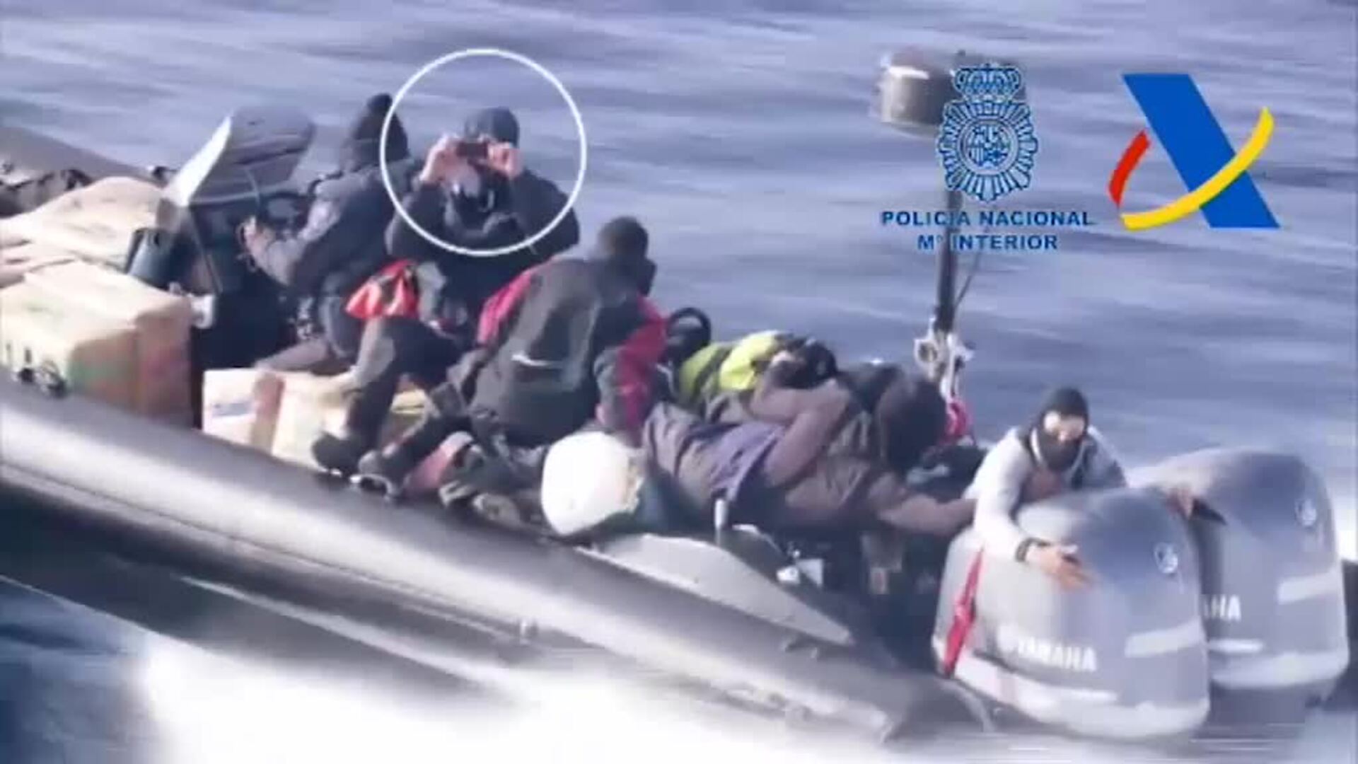 Graban a la Policía Nacional mientras huían en una narcolancha