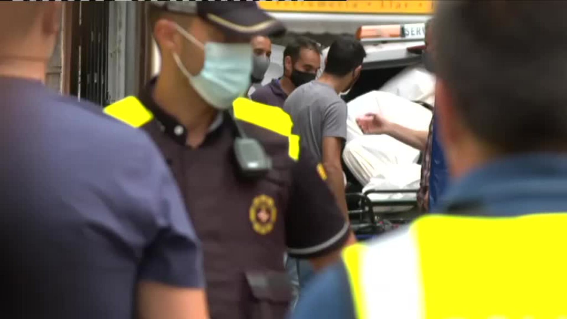 Tres muertos y un herido crítico en el incendio de un bajo en Barcelona