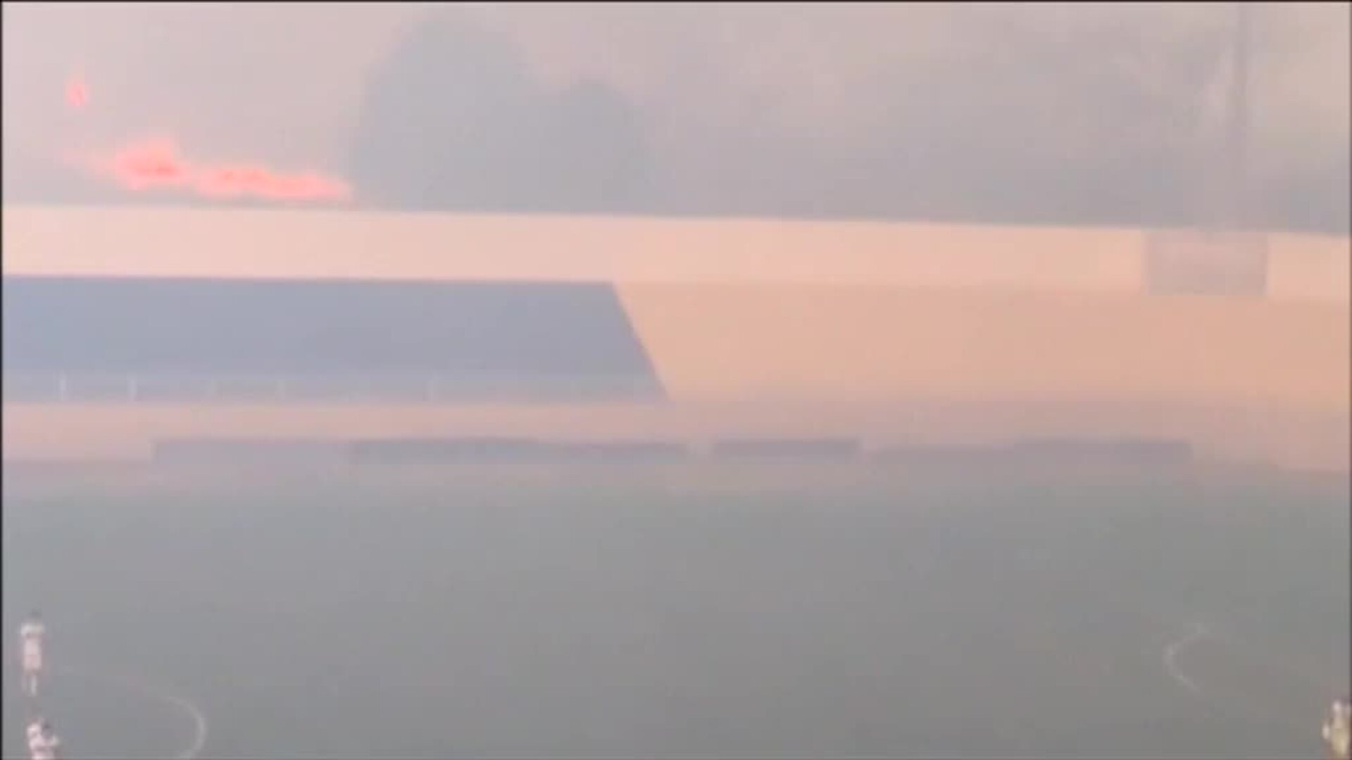 El incendio del Amazonas provoca la interrupción de un partido de fútbol