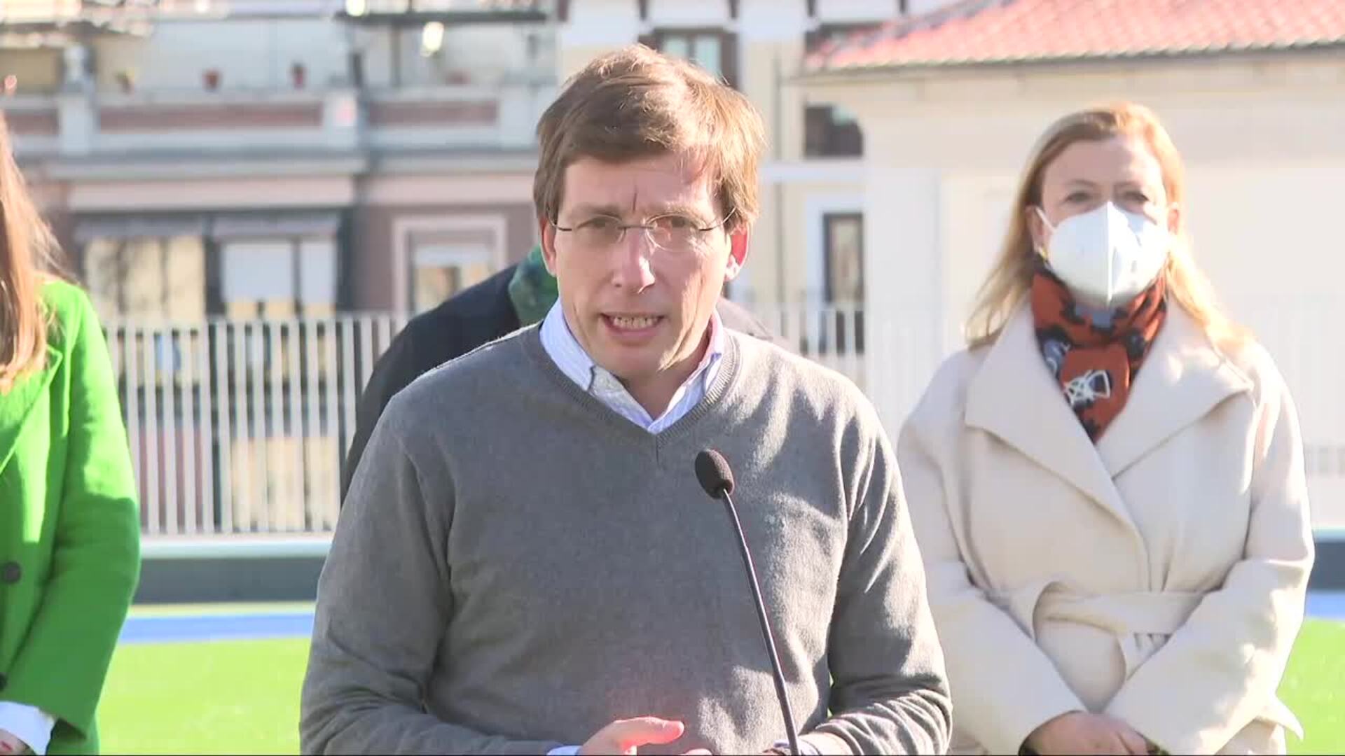 Almeida pide a Maestre que &quot;no haga el ridículo&quot;