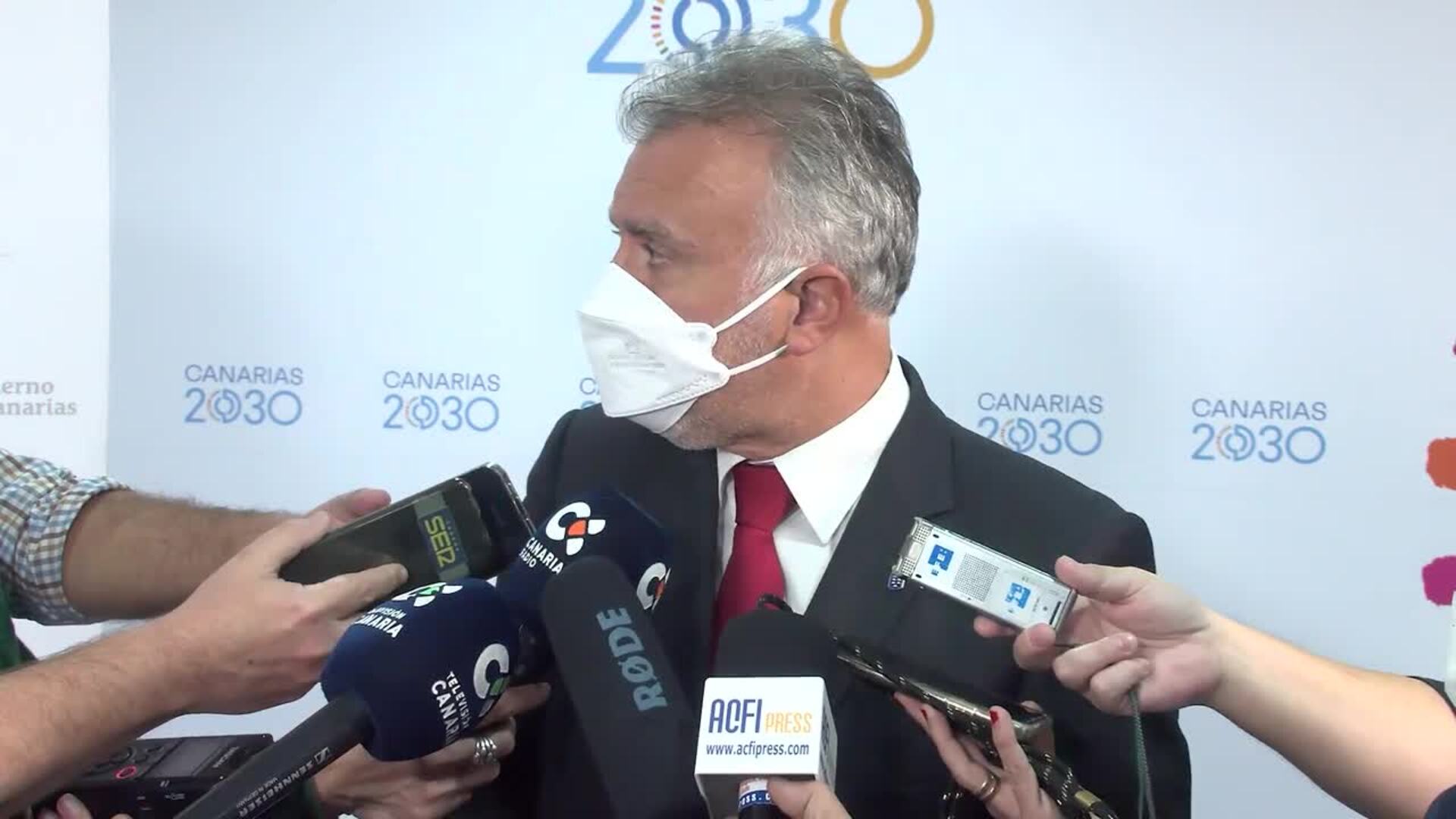 Torres dice que Canarias seguirá atendiendo a menores migrantes