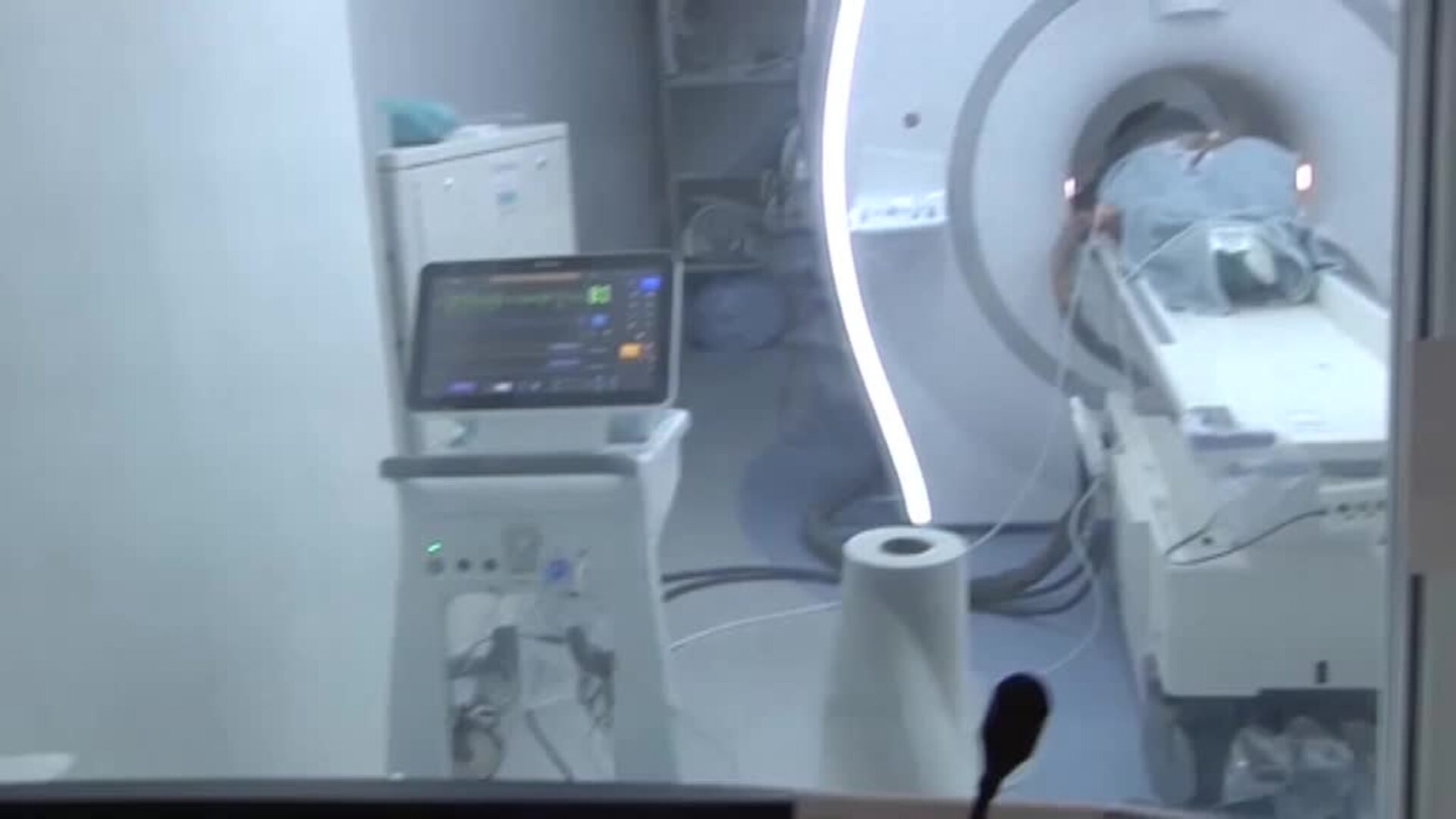 Ultrasonidos de alta frecuencia para controlar temblores esenciales y de Parkinson