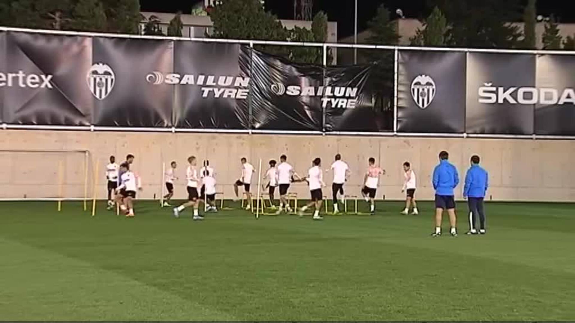 El Valencia se entrena para el partido más importante de lo que lleva de temporada
