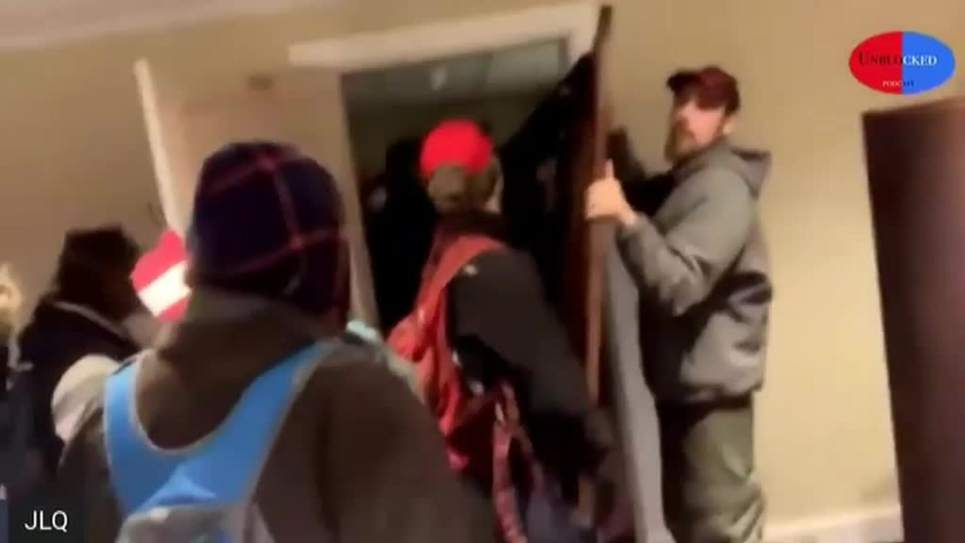 Así destrozan los simpatizantes de Trump el Capitolio