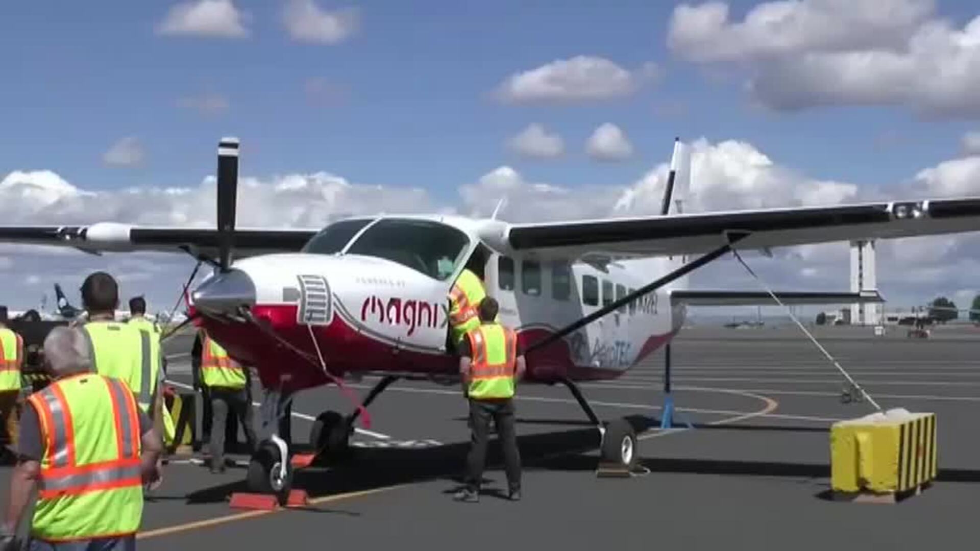 El avión eléctrico más grande del mundo surca el cielo en Washington durante 30 minutos