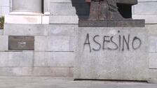 Vandalizan una estatua de Largo Caballero en Madrid con pintadas de «Asesino» y «Rojos no»