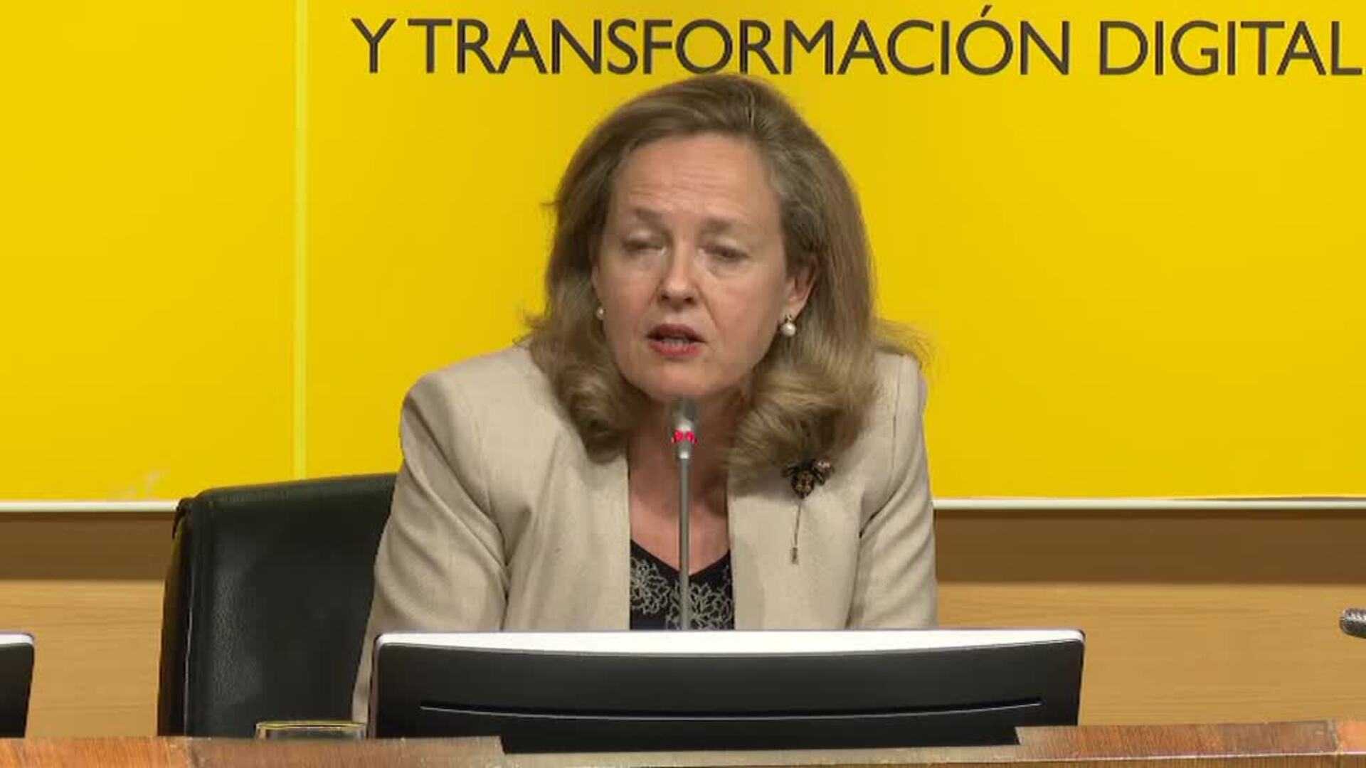 Calviño advierte de que los próximos trimestres &quot;serán complejos&quot; por la inflación
