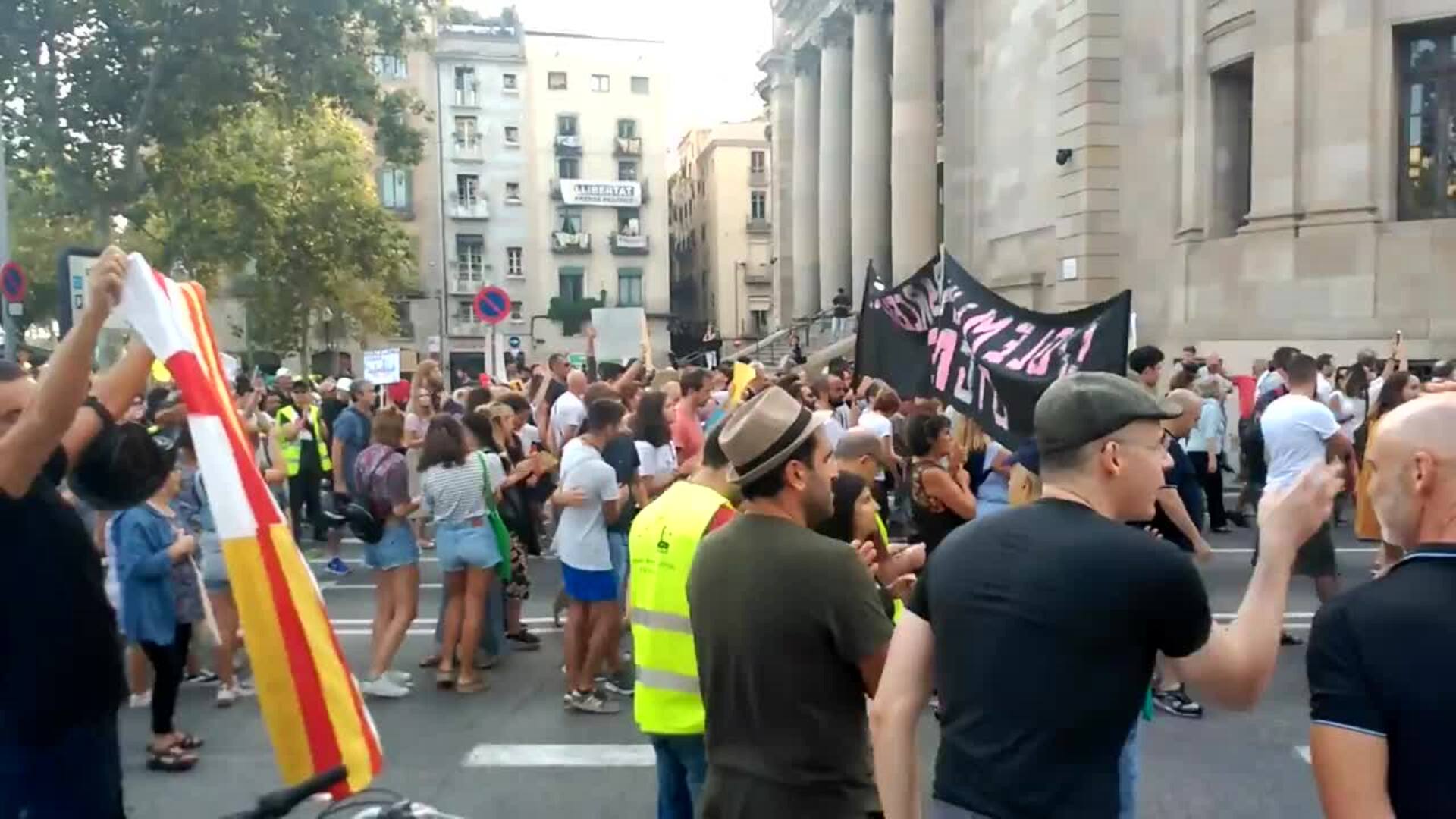 Más de 500 personas se manifiestan en Barcelona por &quot;más seguridad&quot;
