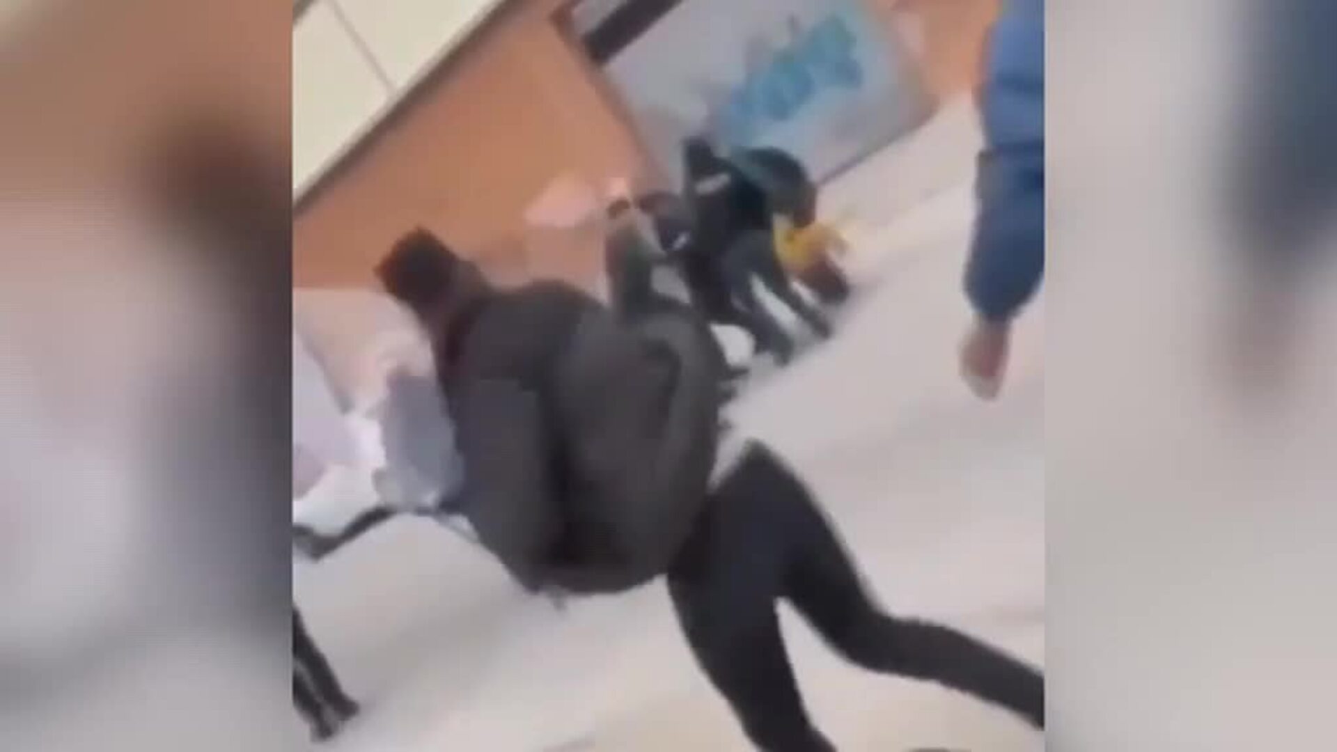 La noche de carnaval de Fraga termina con dos guardias civiles heridos