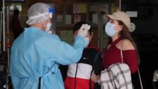 Mueren dos pasajeros del crucero en cuarentena por el coronavirus en Japón