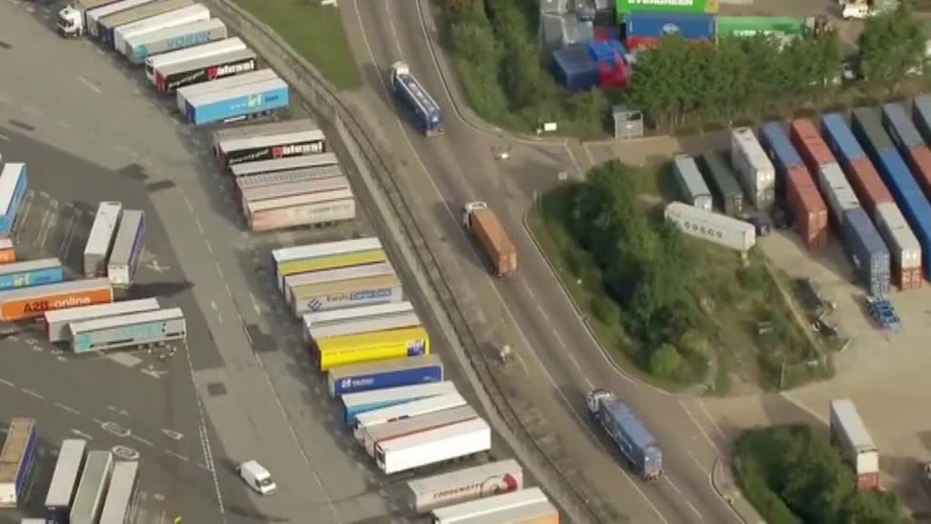 Las ganas de consumir tras el letargo pandémico chocan con la producción y la logística