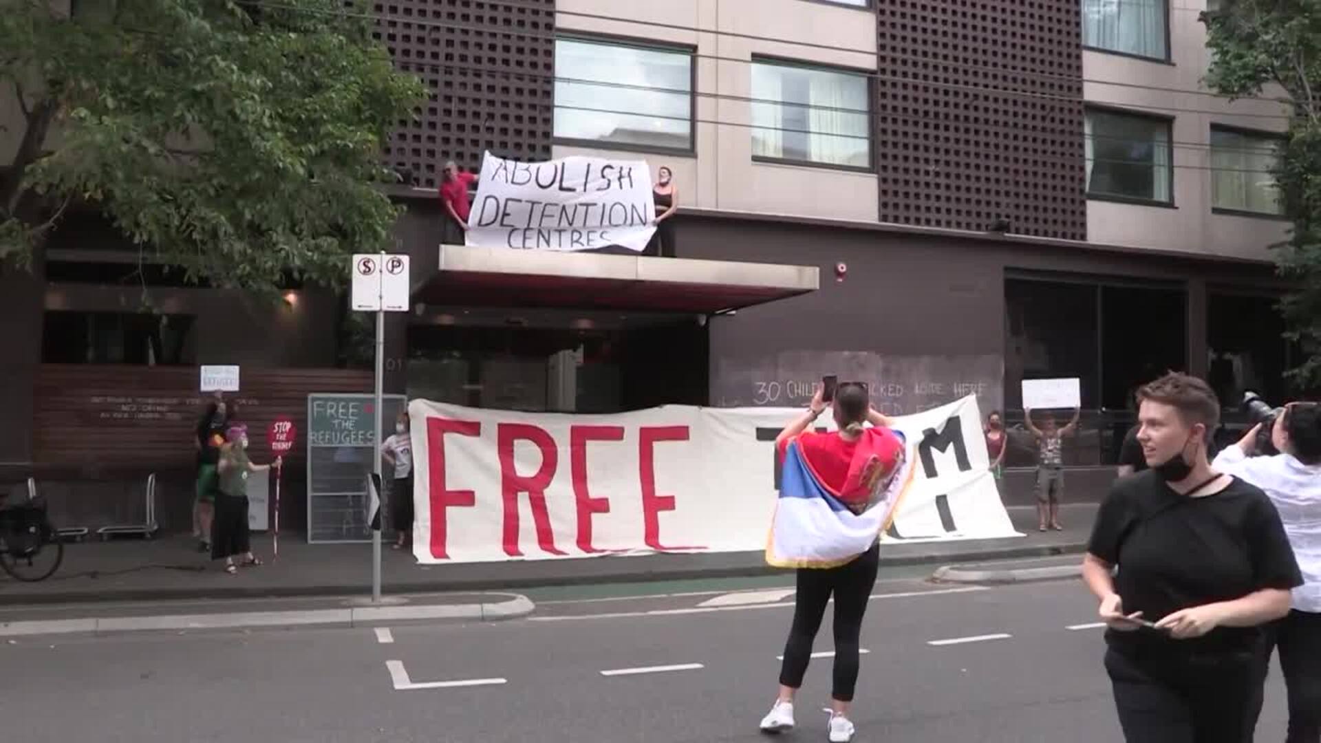 Djokovic, aislado y a la espera de una nueva decisión judicial