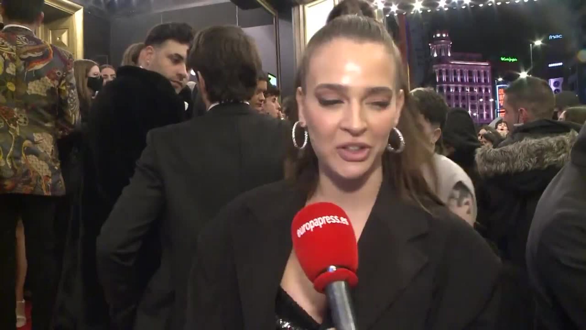 Laura Escanes emocionada después de la primera gala de los Premios Ídolo