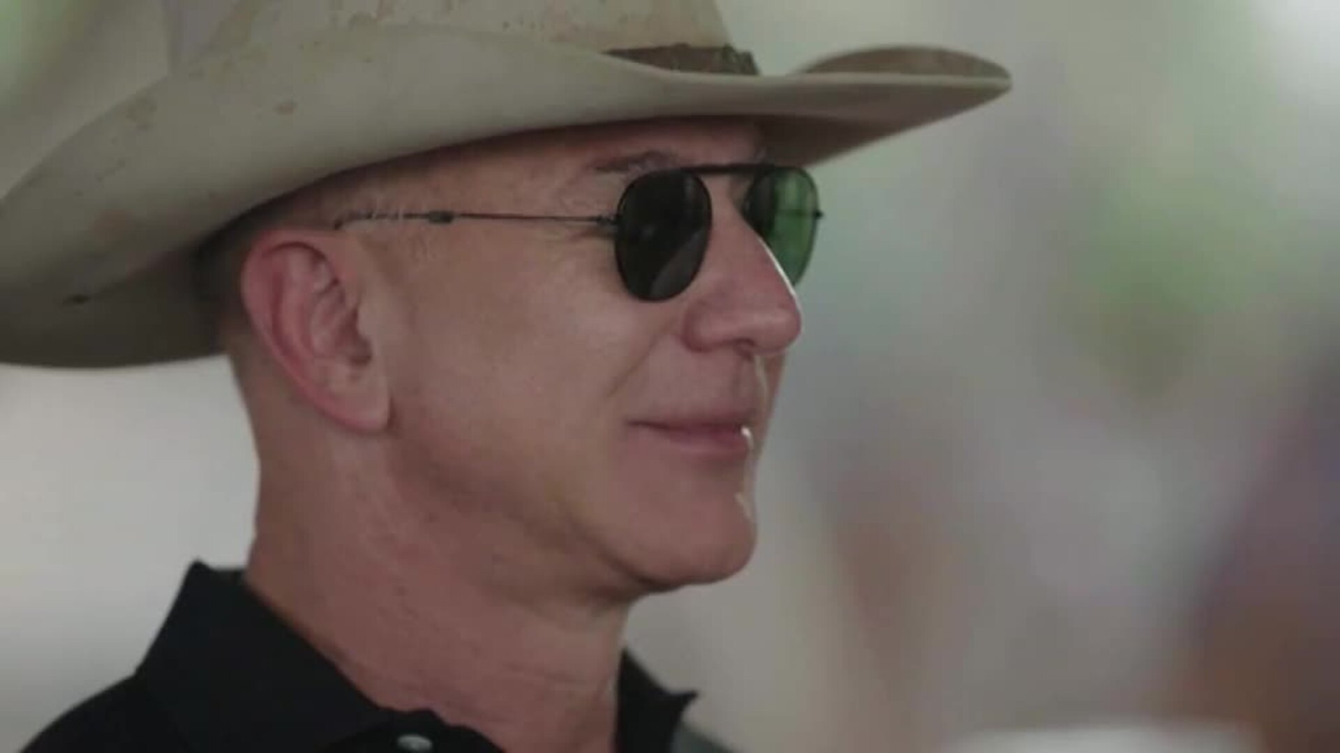 Jeff Bezos viajará con su hermano al espacio