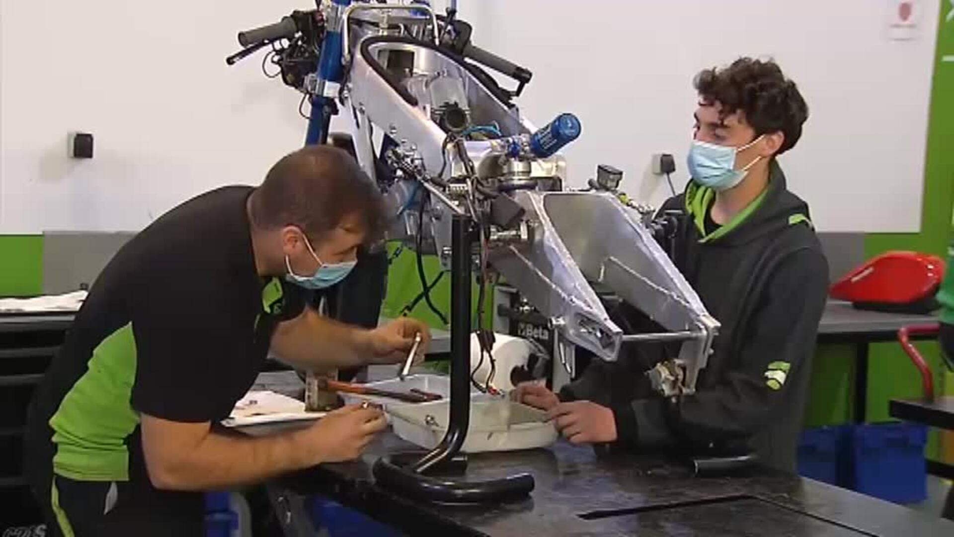 El &quot;estudiante de la farola&quot;, becado