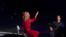 Una Kylie Minogue eterna reúne en Sevilla a sus fans ochenteros y noventeros
