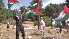Protestas en Navacerrada por la participación de Israel en la Vuelta