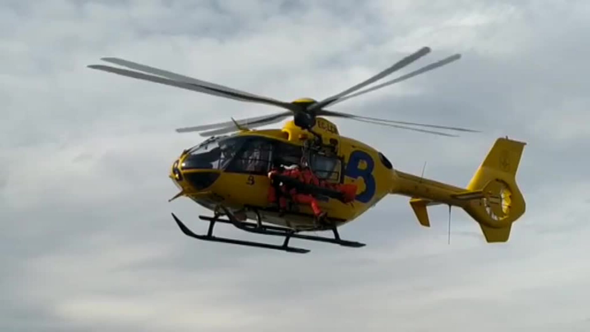 Rescatado un varón de 51 años en un acantilado de la zona del Rinconín, en Gijón