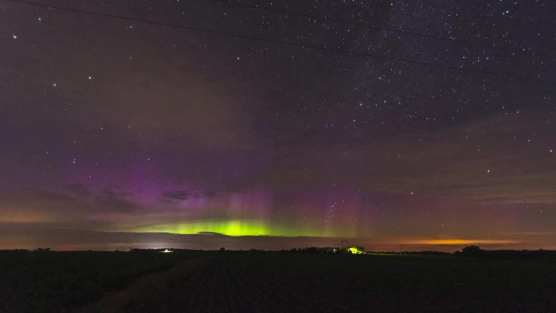 Una impresionante aurora boreal cubre el cielo de Minnesota