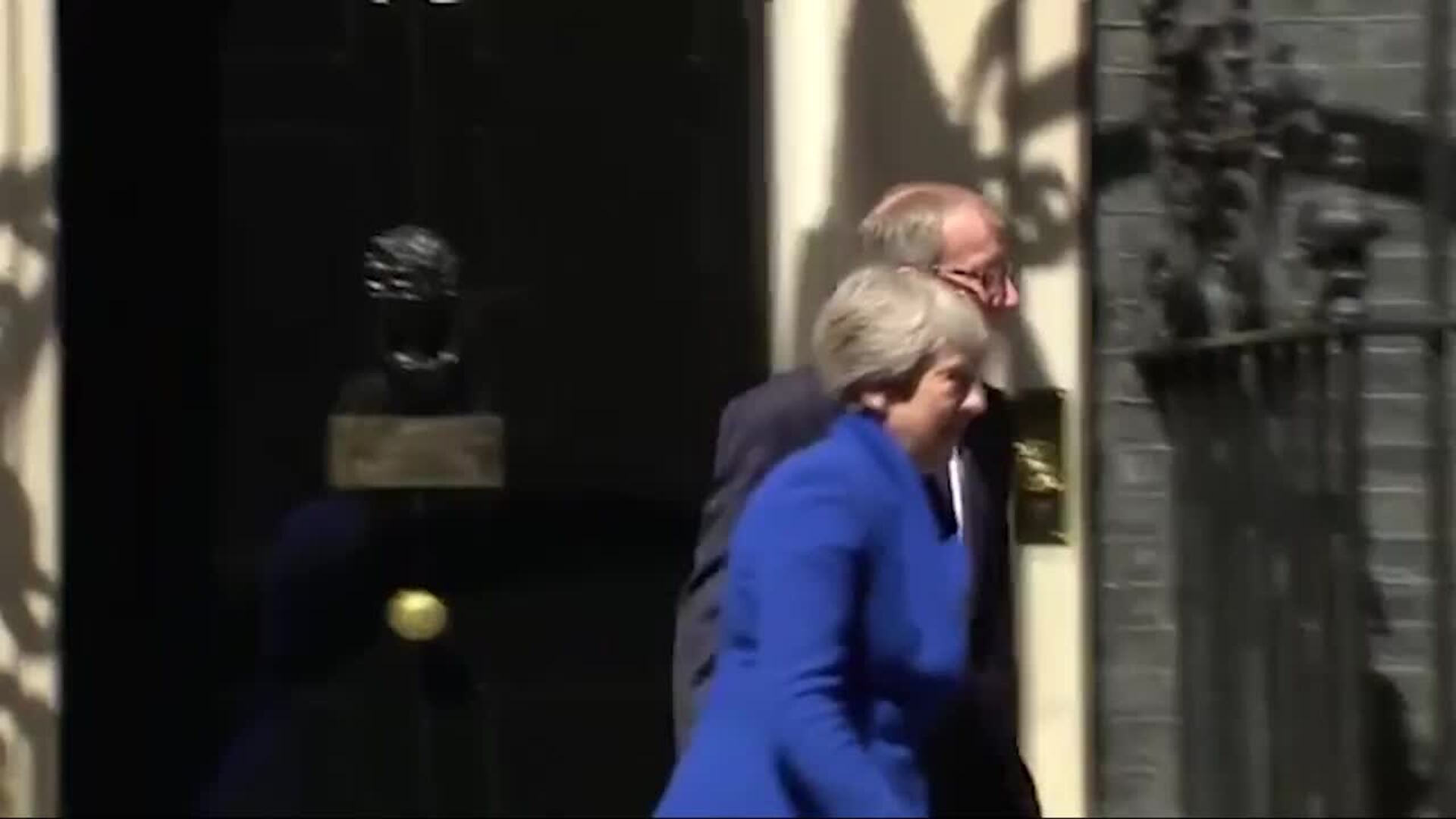Theresa May dimite formalmente como primera ministra