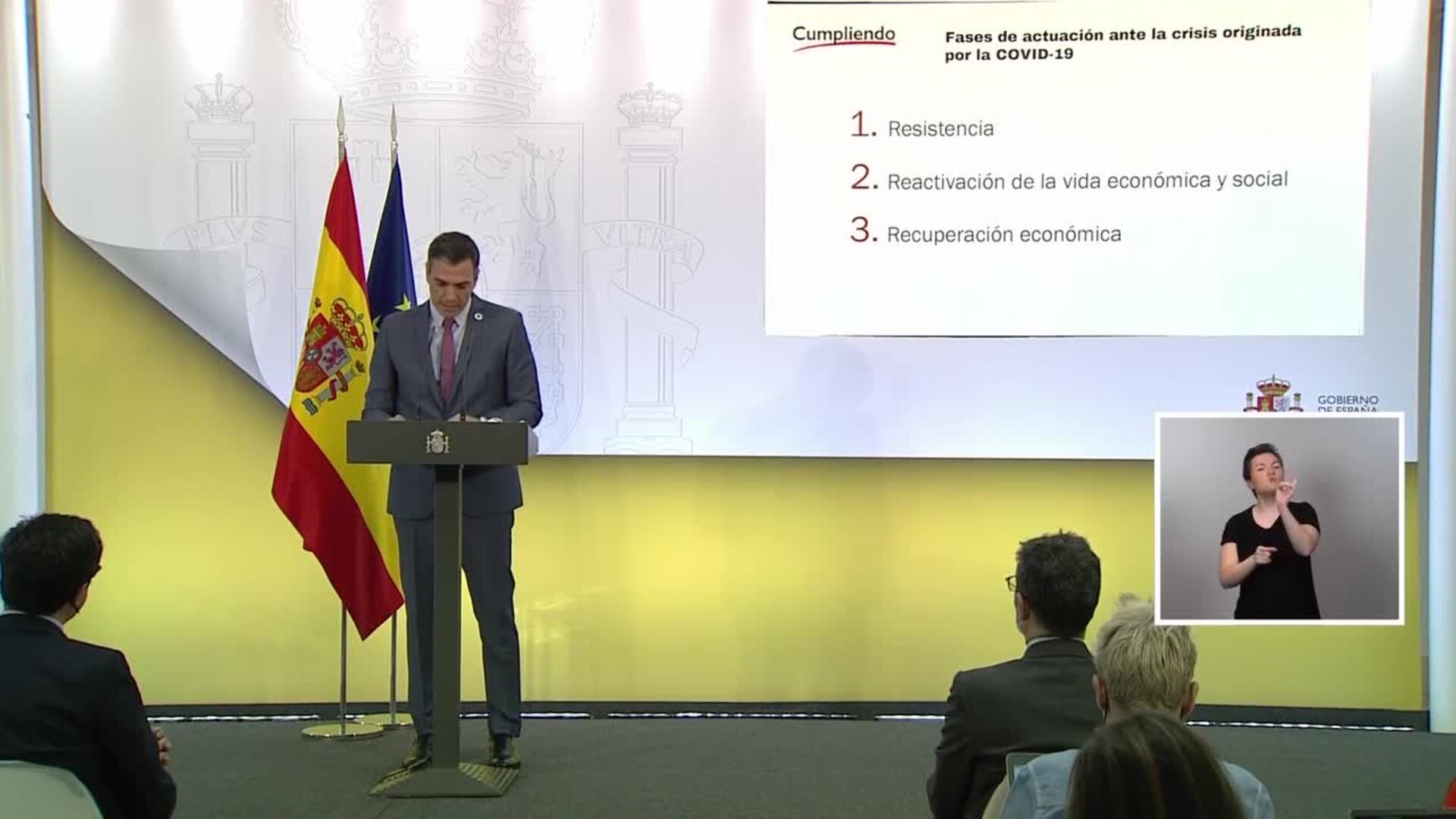Sánchez dice que &quot;se afianza la recuperación&quot; gracias a la vacunación