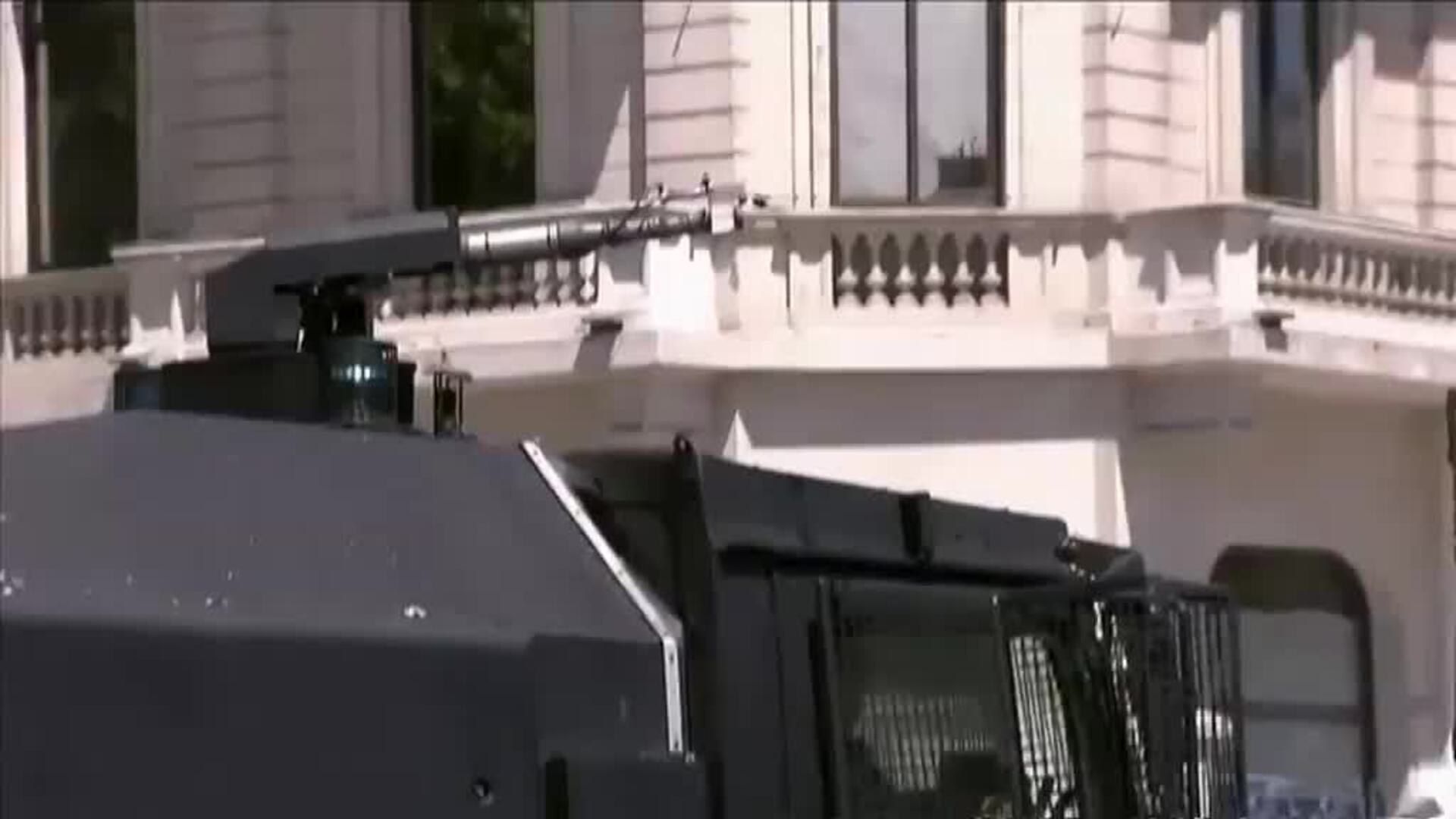 Incidentes en el velatorio de Maradona al cerrarse el acceso al público