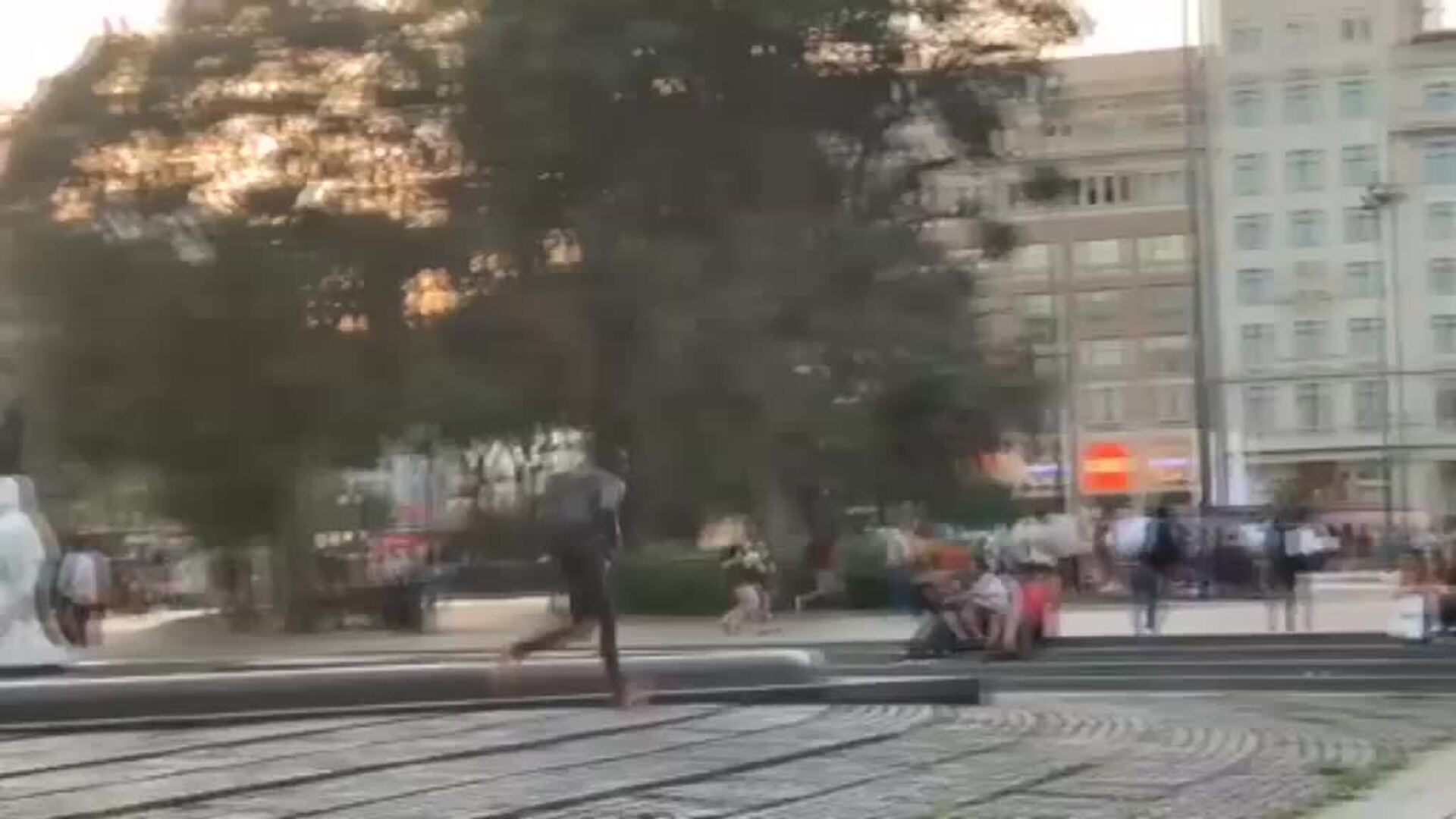 Barcelona despliega a un centenar de agentes contra el &#039;top manta&#039;