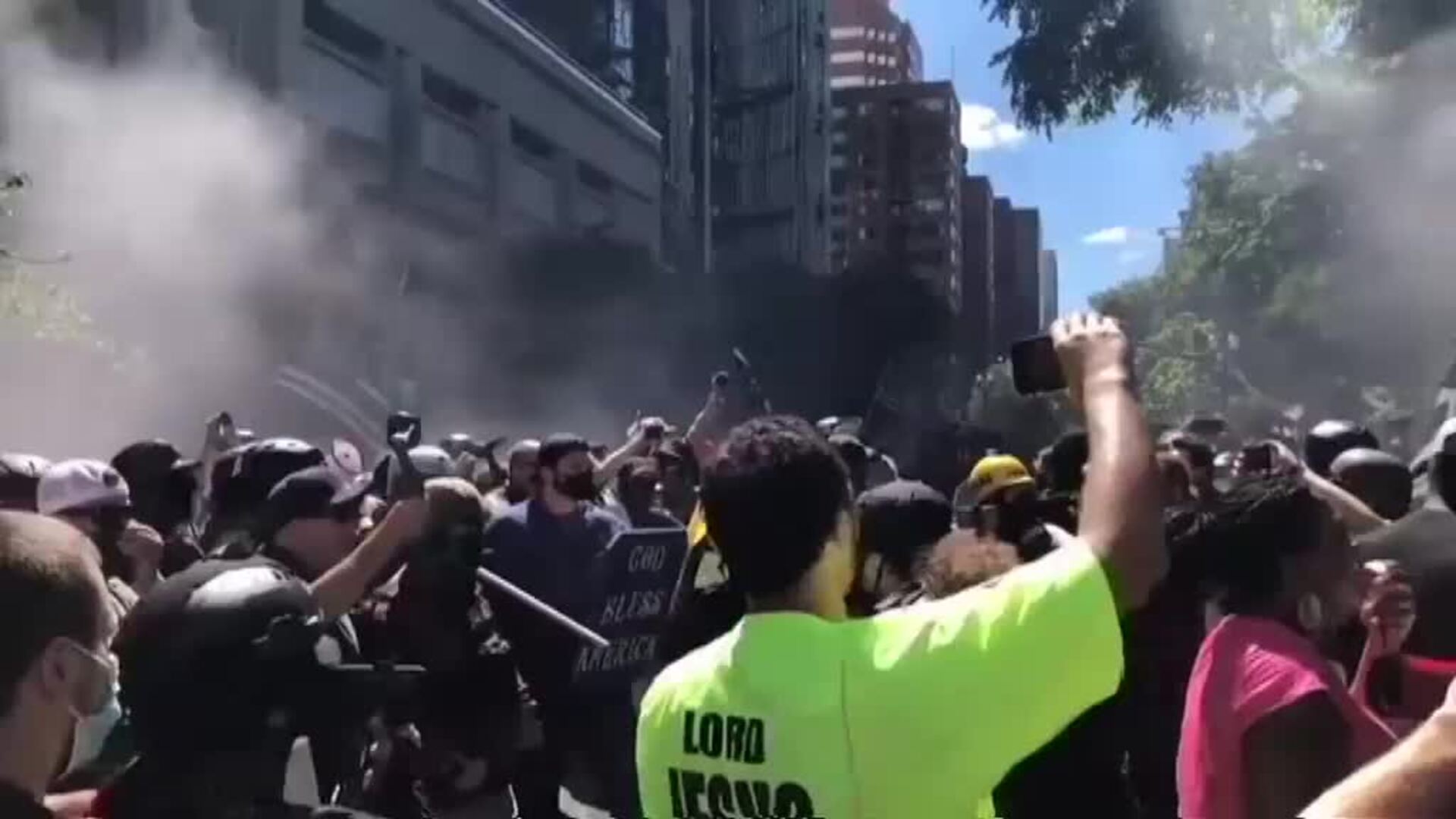 Violentos enfrentamientos entre manifestantes pro Trump y defensores del Black Lives Matter en Portland