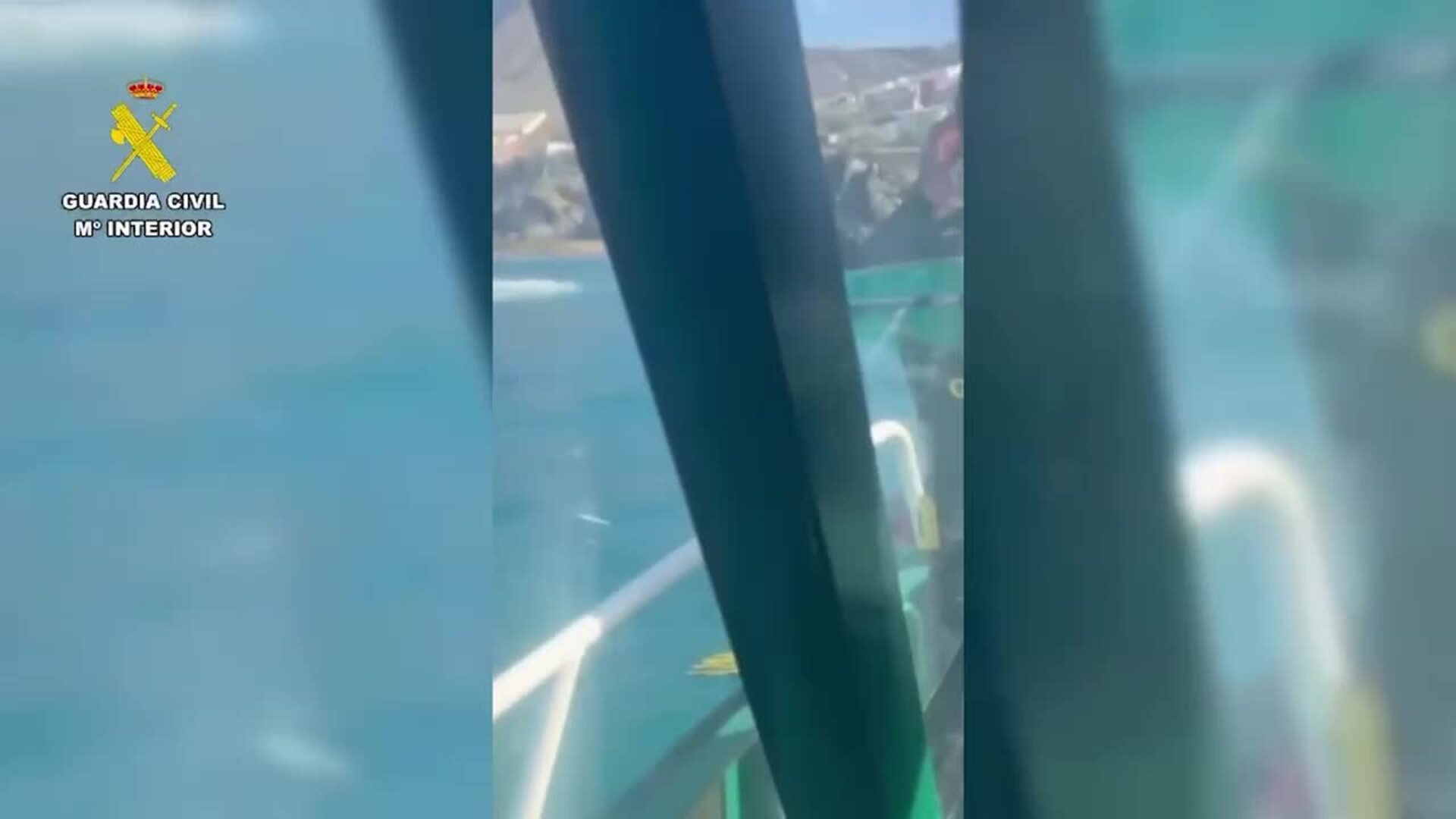 Muere una de las personas rescatadas tras sufrir un golpe de mar por oleaje en Los Gigantes