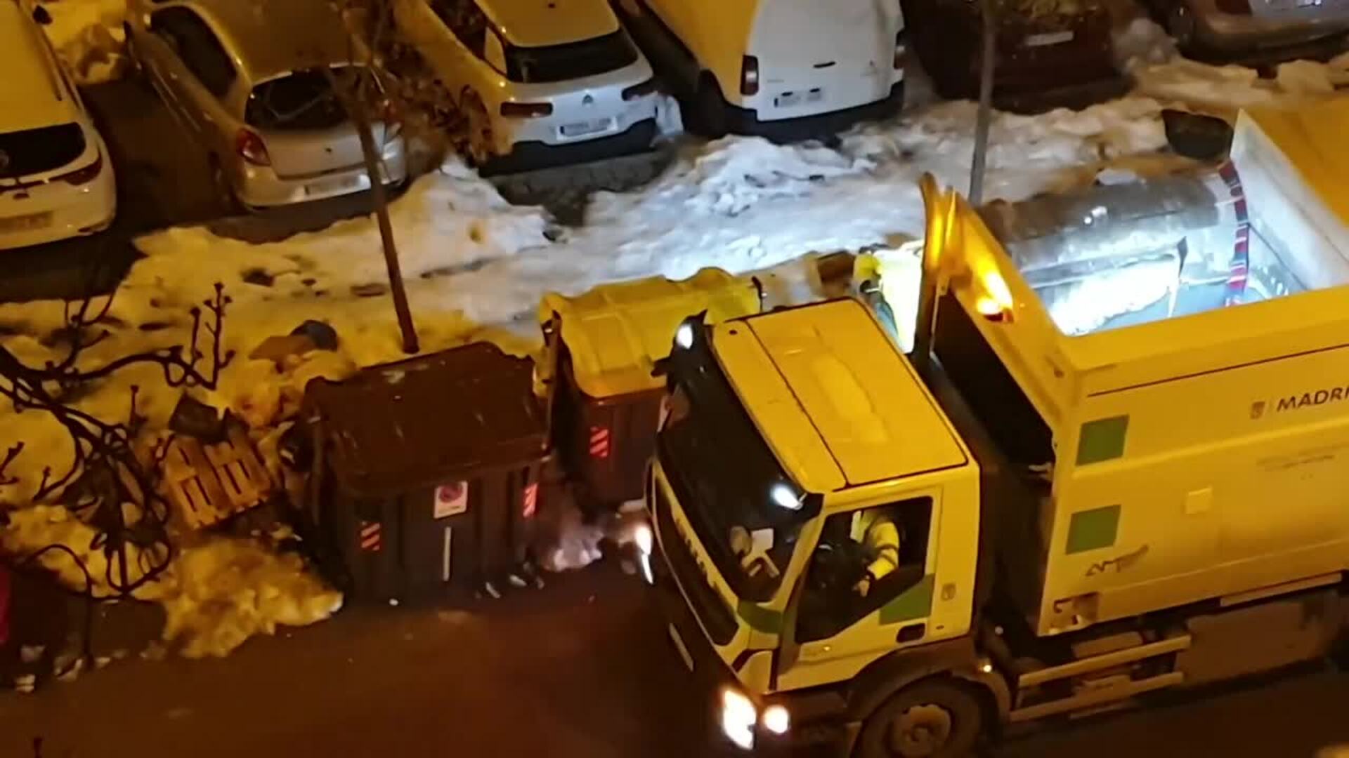 Camión de la basura de Madrid recoge residuos sin reciclar