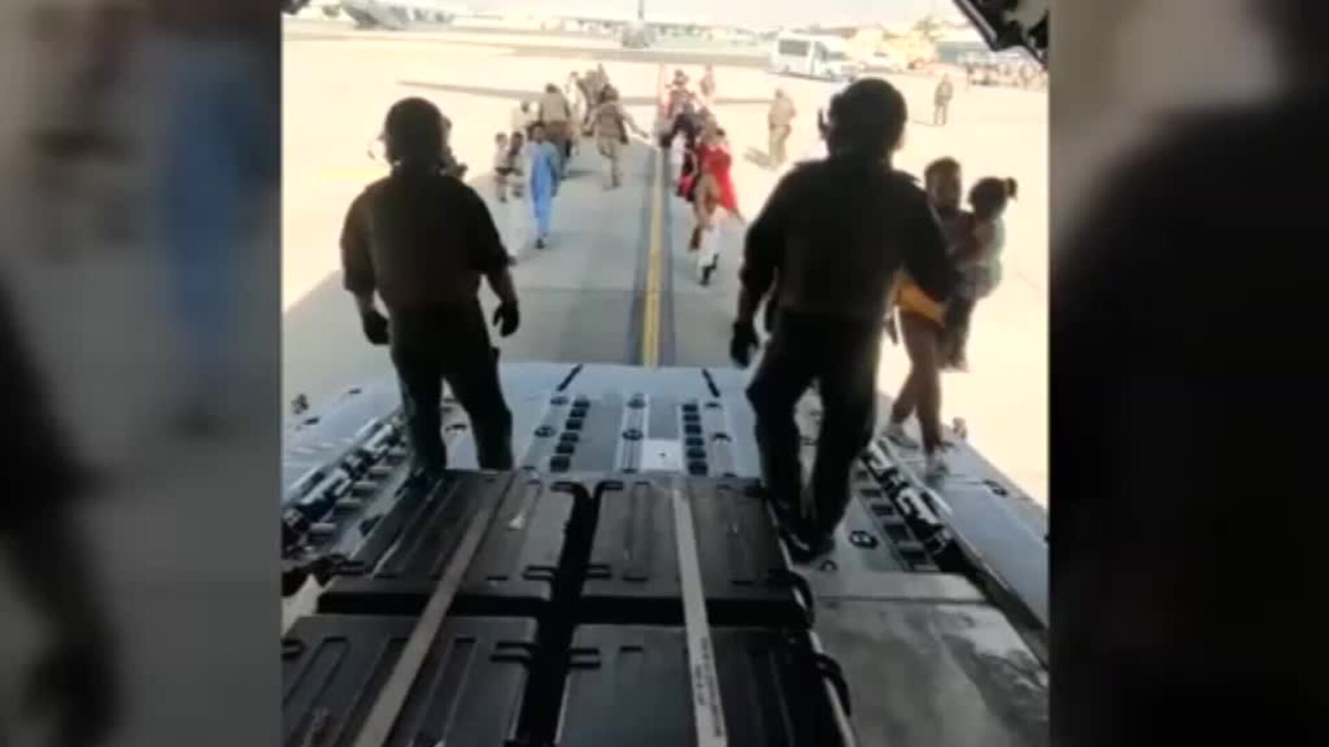 España recibe a los primeros 260 evacuados de Afganistán