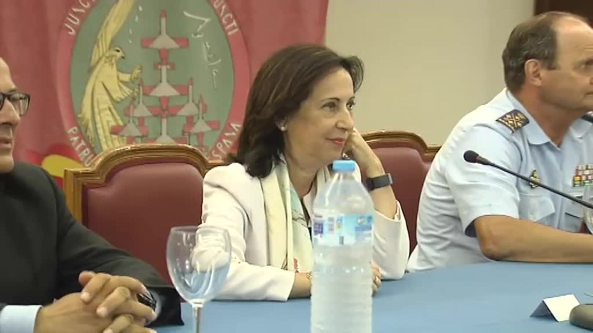 Margarita Robles traslada su &quot;apoyo y solidaridad&quot; al personal de la Academia General del Aire