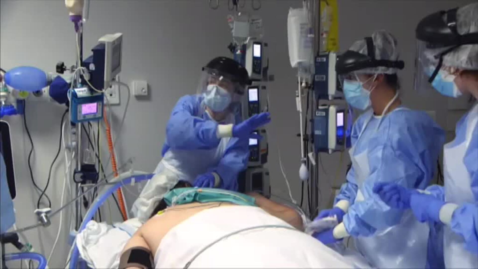 Sanidad notifica 7.115 nuevos contagios de COVID-19 y la incidencia acumulada cae 12 puntos