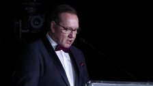 Kevin Spacey se compara con Kirk Douglas, perseguido en la caza de brujas de McCarthy