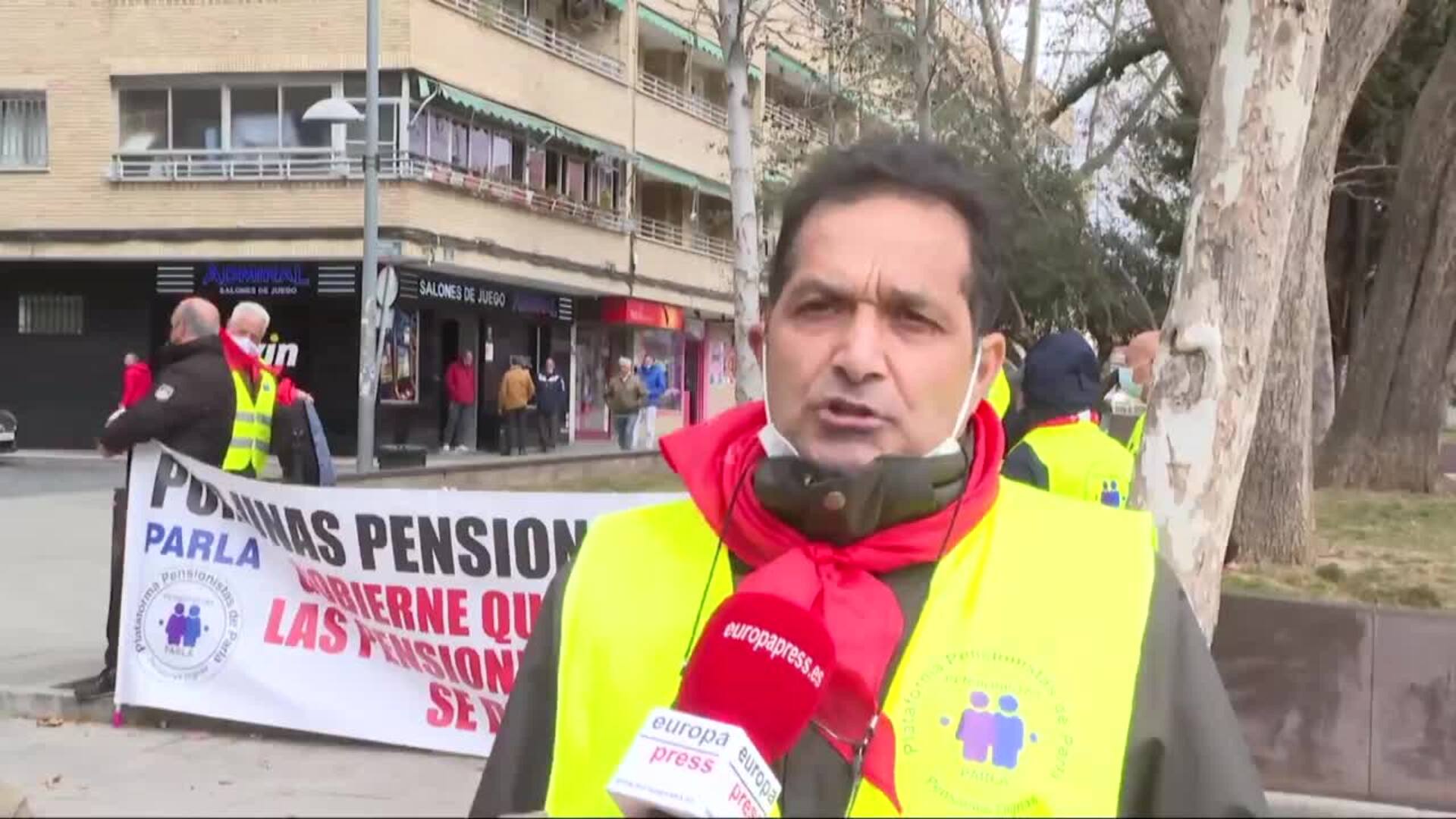 Decenas de personas exigen en Parla &quot;una sanidad en condiciones&quot;